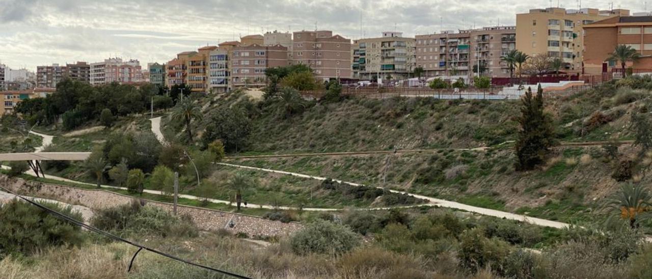 Vistas al barrio de Carrús y a la ladera del Vinalopó. |