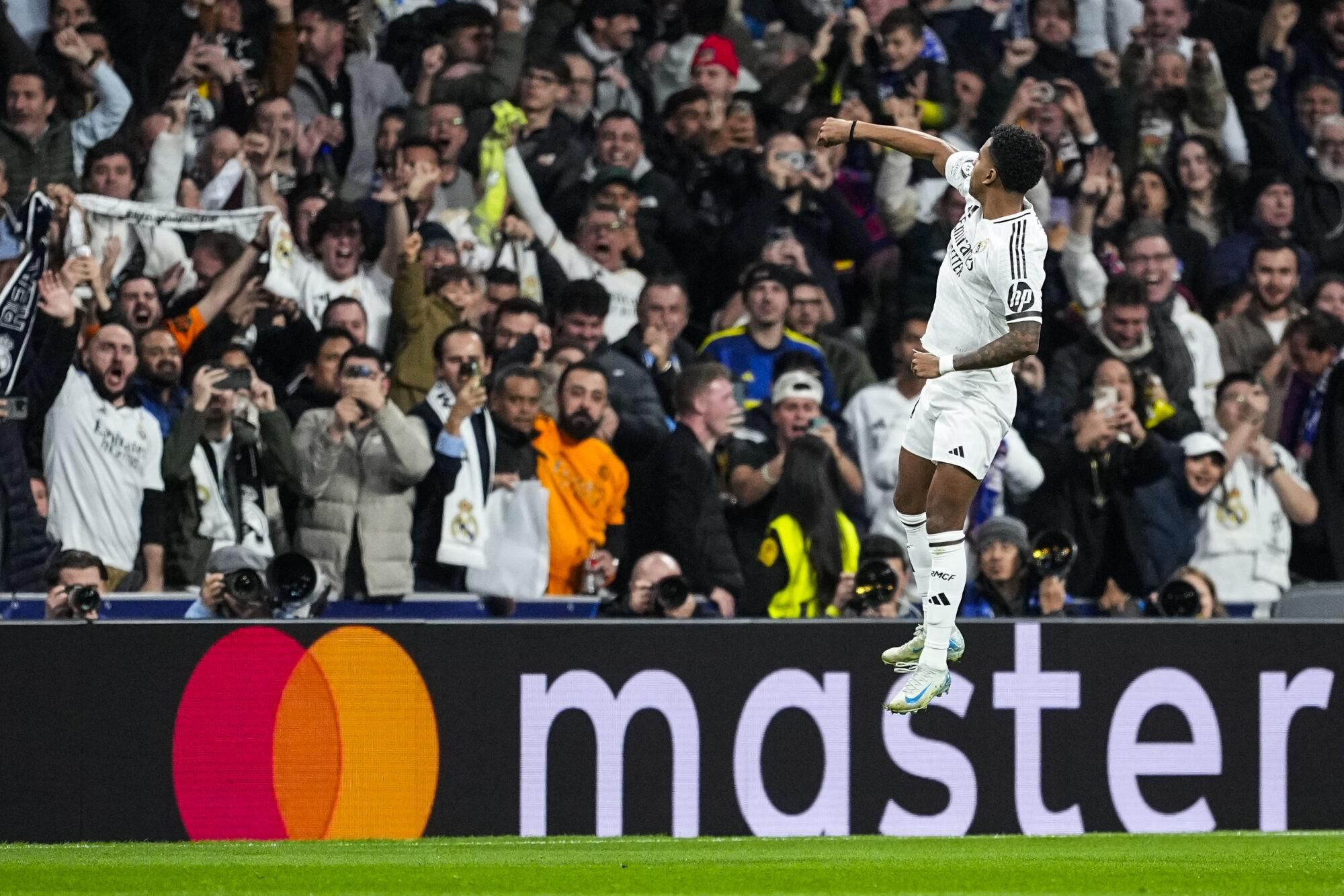 Rodrygo Goes of Real Madrid celebrates a goal during the UEFA Champions League 2024/25  League Round of 16 First Leg match between Real Madrid CF and Atletico de Madrid, at Santiago Bernabeu stadium on March 04, 2025, in Madrid, Spain. AFP7 04/03/2025 ONLY FOR USE IN SPAIN. Oscar J. Barroso / AFP7 / Europa Press;2025;SPAIN;SPORT;ZSPORT;SOCCER;ZSOCCER;Real Madrid CF v Atletico de Madrid - UEFA Champions League 2024/25  League Round of 16 First Leg;