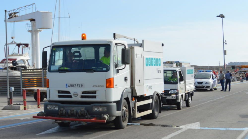 Extracció de la balena morta a Blanes