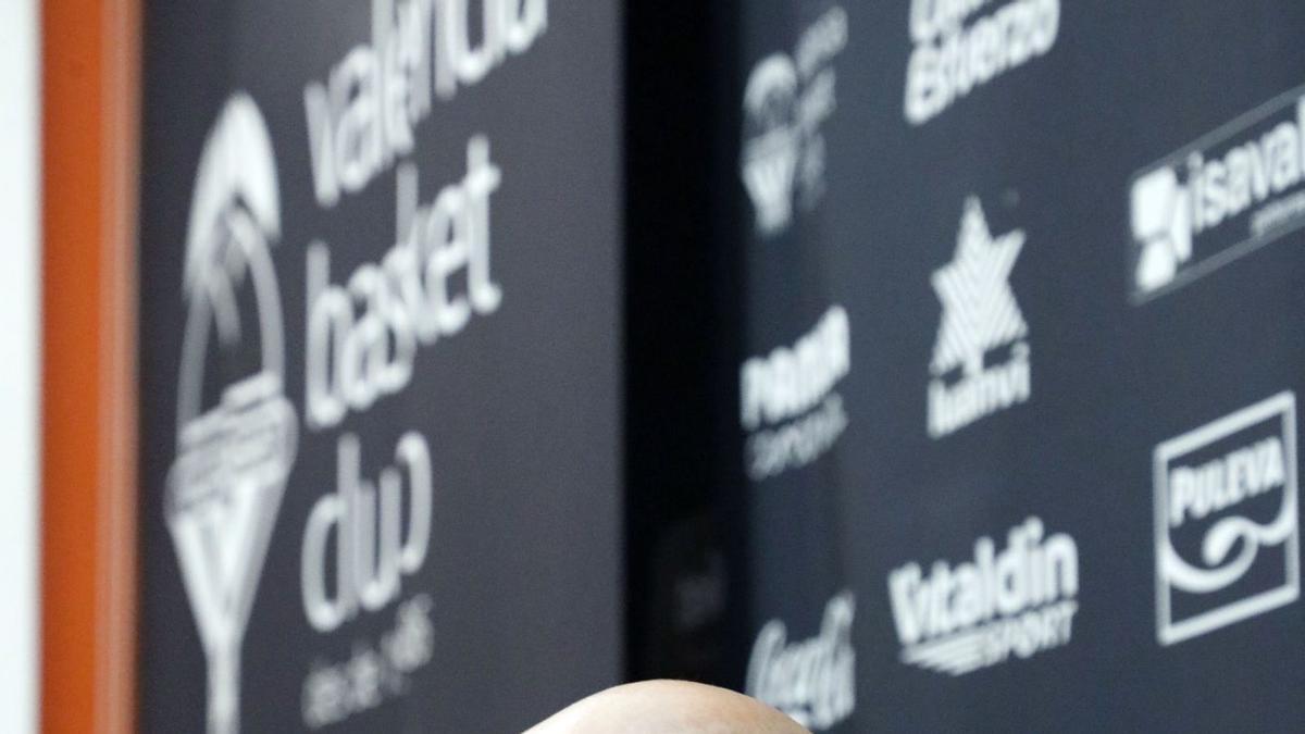 El técnico Joan Peñarroya, durante la rueda de prensa previa a la octava jornada de ACB. | M. Á. MONTESINOS