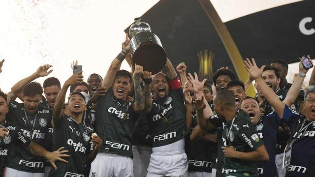 Los jugadores del Palmeiras celebran la conquista de la Copa Libertadores.