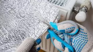 El sorprendente truco del papel de aluminio en el radiador para ahorrarte un dineral en calefacción