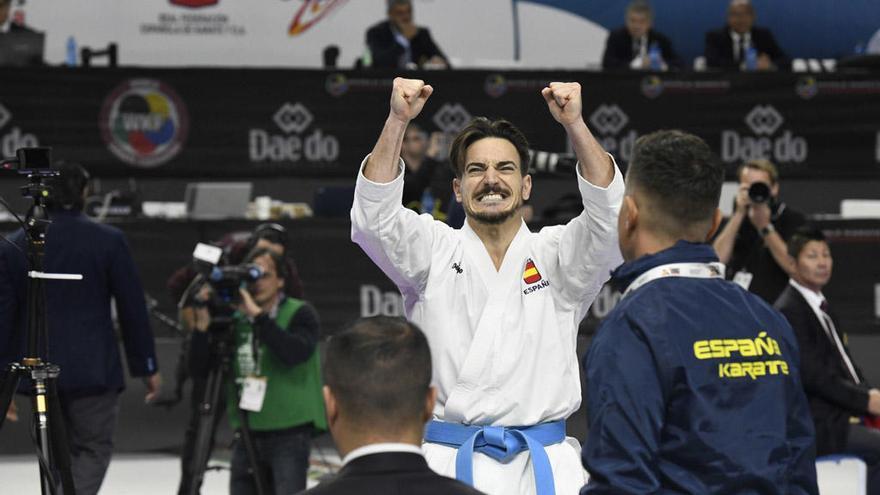 Damián Quintero celebra en el WiZink Center de Madrid uno de sus triunfos durante el Mundial.