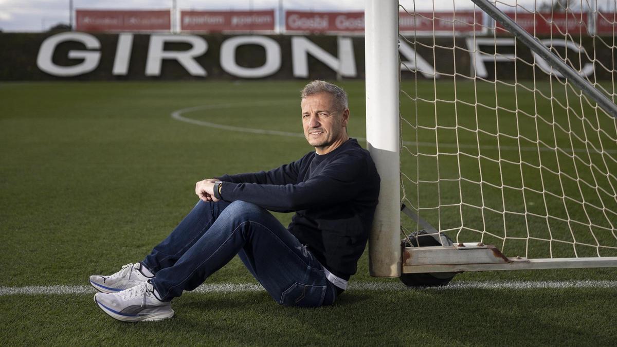 Quique Cárcel, director deportivo del Girona, posa para EL PERIÓDICO en La Vinya, el centro de entrenamiento del club.