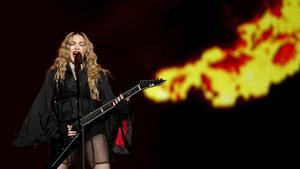 Archivo. Madonna en un concierto en París, Francia