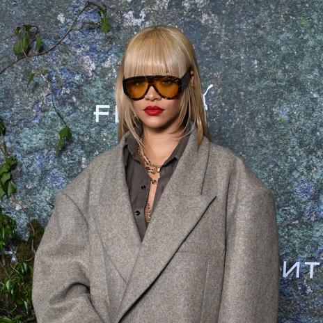 El impactante cambio de look de Rihanna