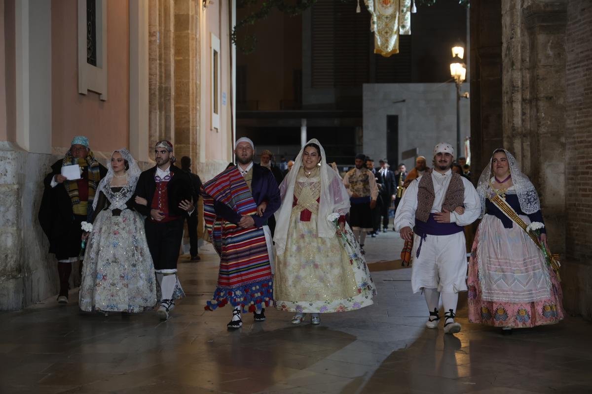 Todas las fotos de la Ofrenda del 18 de marzo por la calle de la Paz hasta las 23:30 horas Todas las fotos de la Ofrenda del 18 de marzo por la calle de la Paz hasta las 23:30 horas