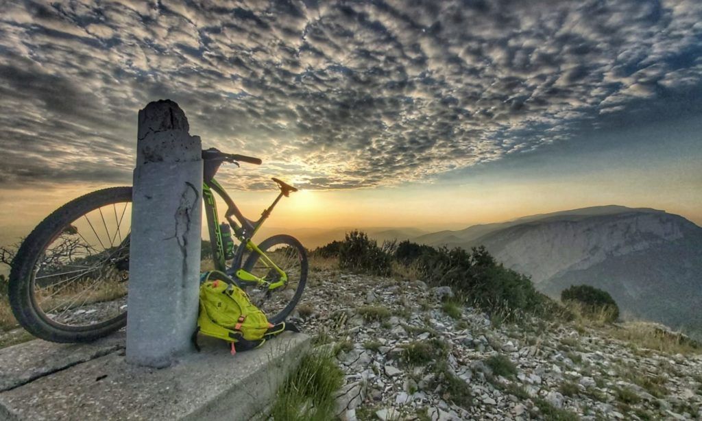 Atardecer en la cima del Montsec de l’Estall.