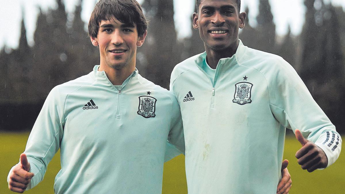 Jesús Vázquez y Cristhian Mosquera con la Sub-19