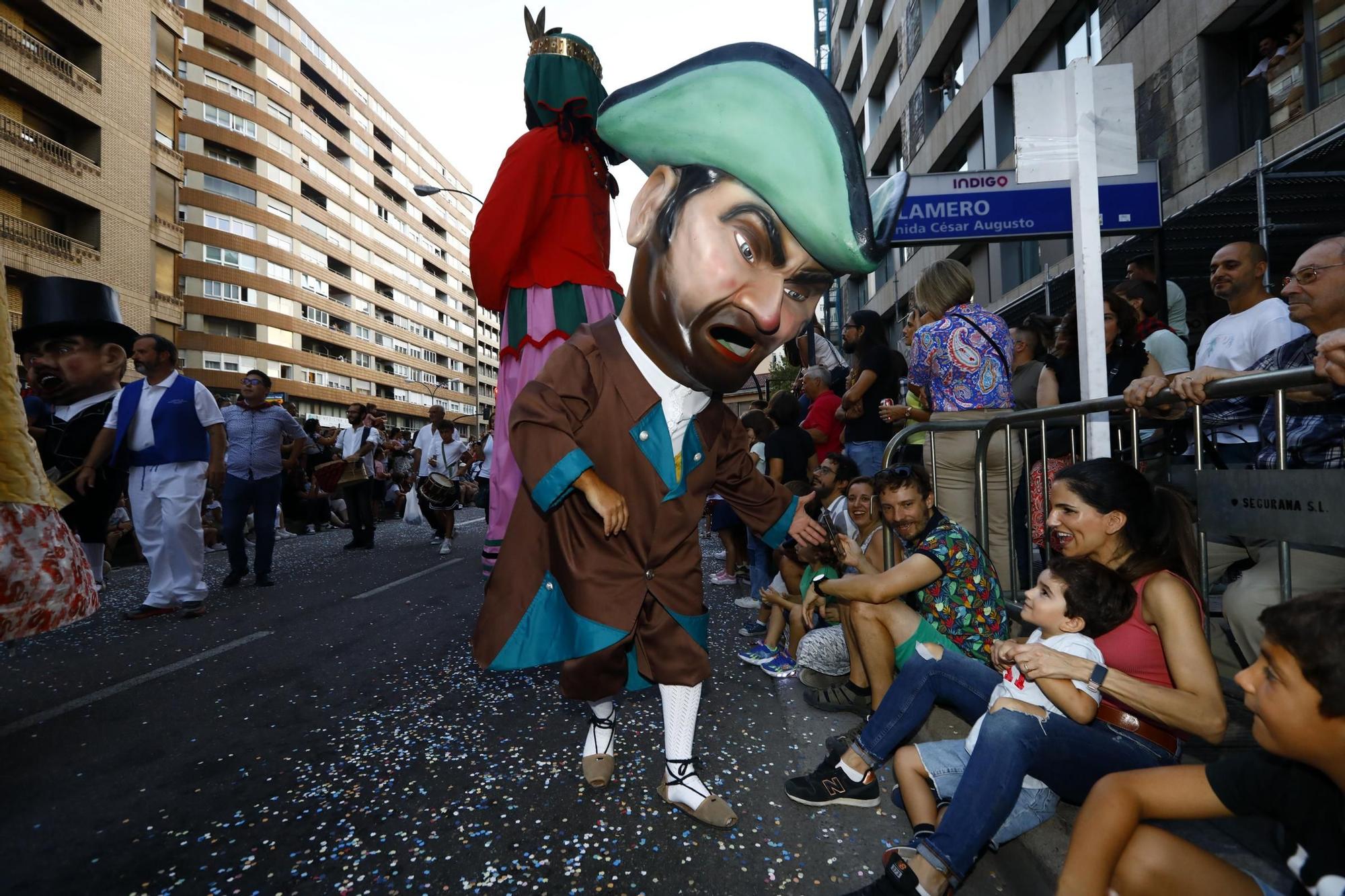 EN IMÁGENES | Las calles de Zaragoza se llenan de alegría con el desfile del pregón