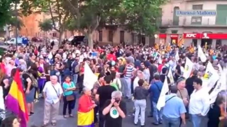Demonstranten in Palma fordern Republik