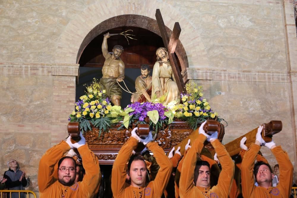 Procesión del Santo Entierro de Cristo en Torrevieja, Viernes Santo, con la participación de 18 imágenes y 154 cofradías