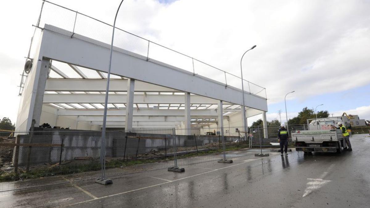 Construcción del hipermercado de Lidl en A Estrada, junto al transformado entorno de A Baiuca.