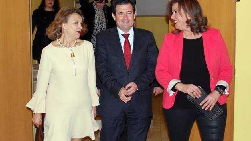 La presidenta del Cedma, José Císcar y la alcaldesa.