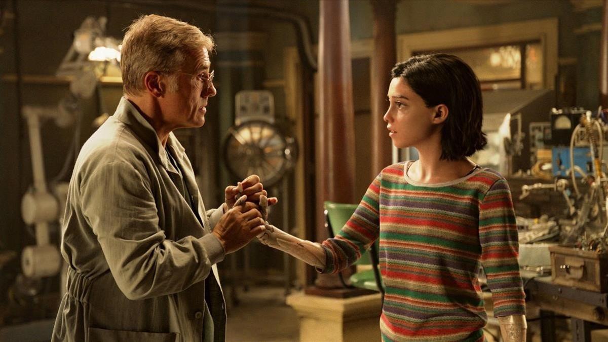 Christoph Waltz y Alita, creada por ordenador a partir de los movimientos de Rosa Salazar