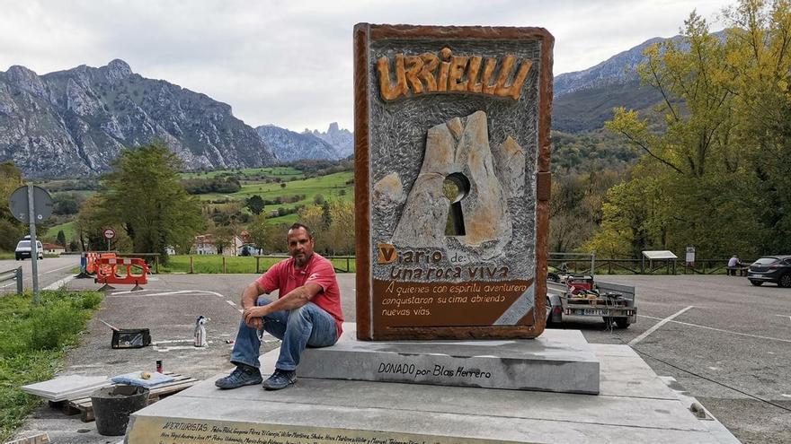 Homenaje en piedra al Naranjo de Bulnes: una &quot;cerradura&quot; que mira hacia el Urriellu desde Poo de Cabrales