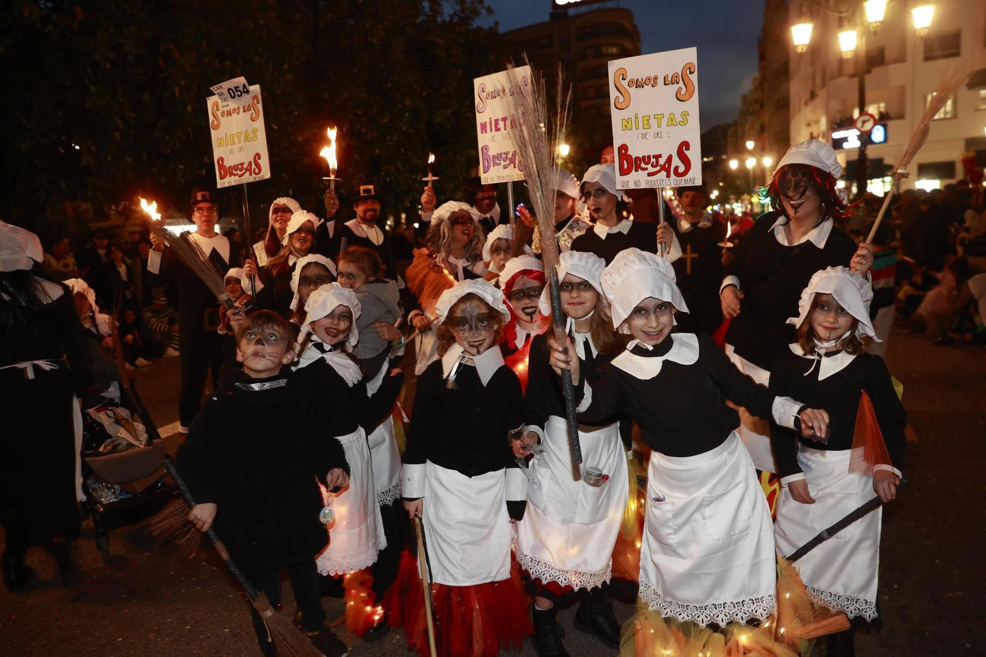 EN IMÁGENES: El Carnaval llena de color y alegría las calles de Oviedo