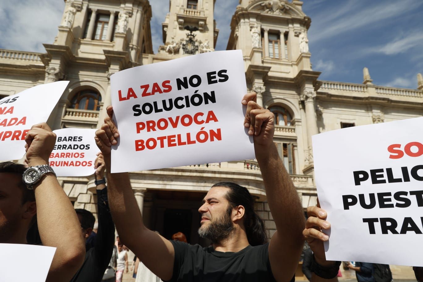 Hosteleros del Cedro claman contra la implantación de una ZAS