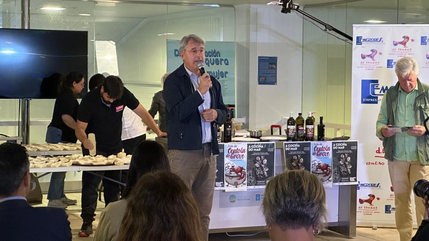 La jornada gastronómica La Cocina del Mar, que ofrece Emgrobes en la sala mirador de la lonja de contratación grovense.