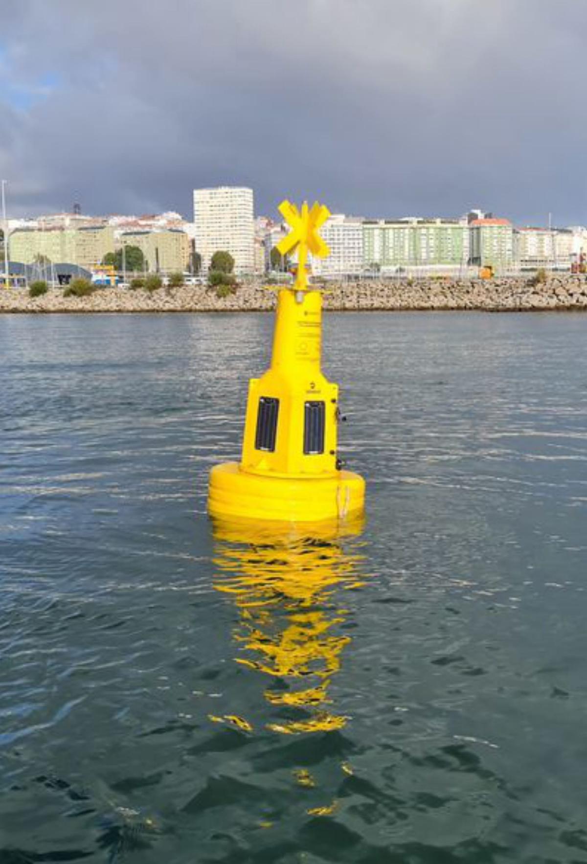 La boya en el agua. |   // LOC