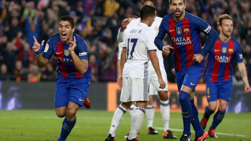 Luis Suárez, tras marcar el gol del Barcelona. // Reuters