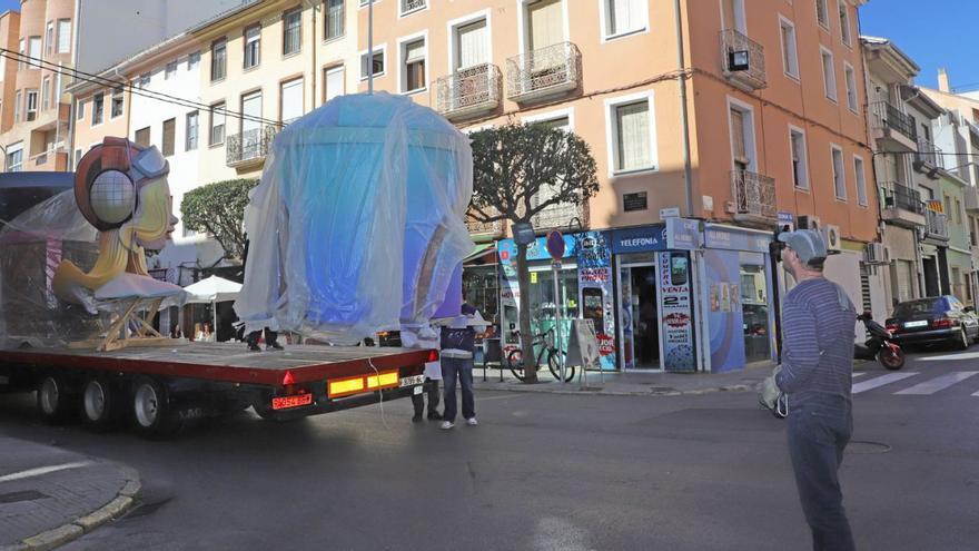 Descàrrega de peces d’una falla situada en el centre de Gandia, fa uns anys | T. Á. C.