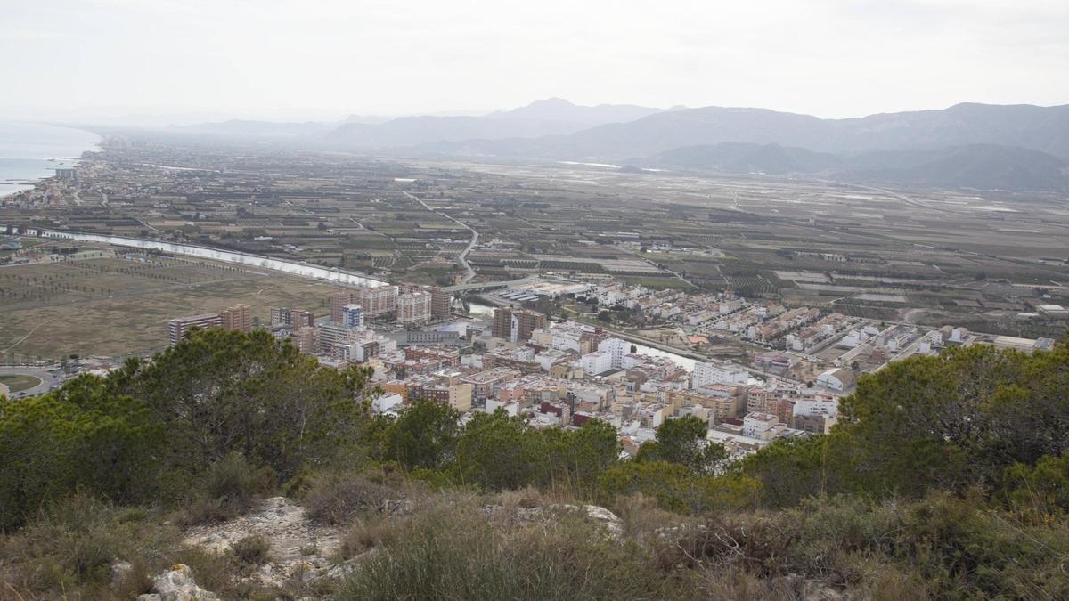 Parte del casco urbano visto desde la montaña.