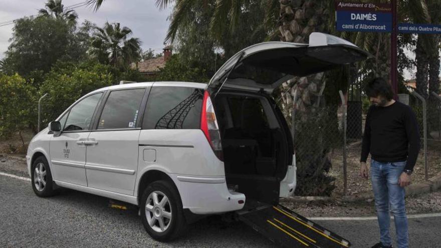 Repartirán «flyers» para dar a conocer mejor el taxi en las pedanías ilicitanas