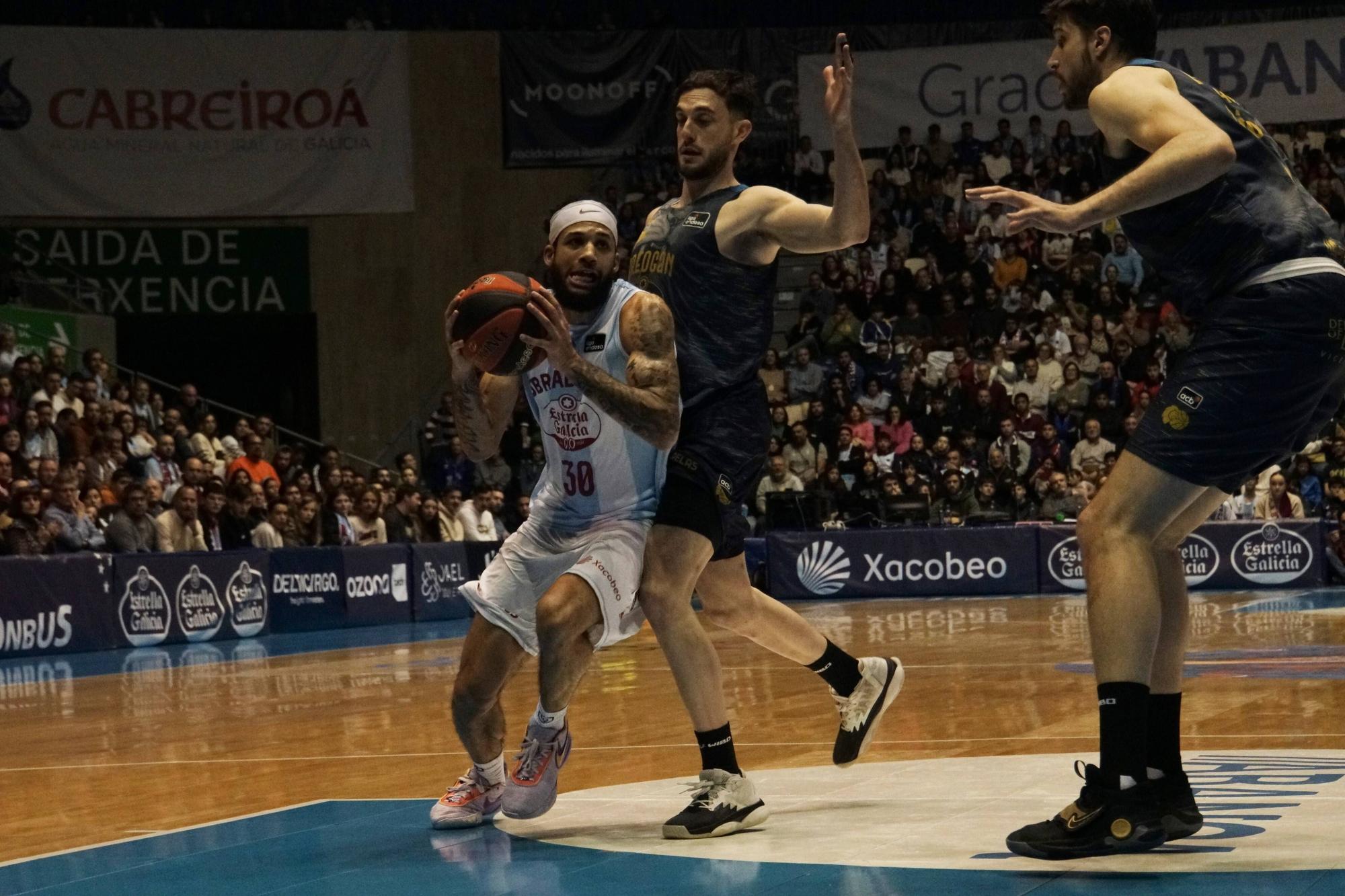 Las imágenes del derbi Obradoiro-Breogán