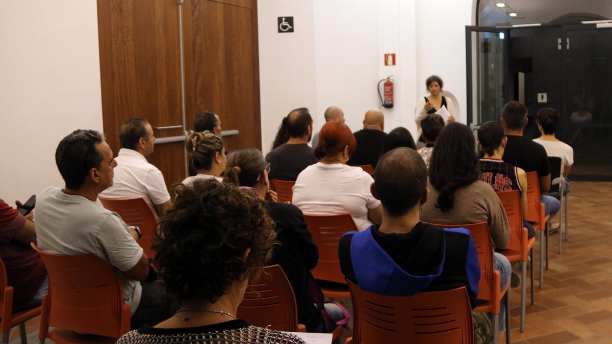 Els assistents a la primera de les xerrades informatives del procés a Figueres