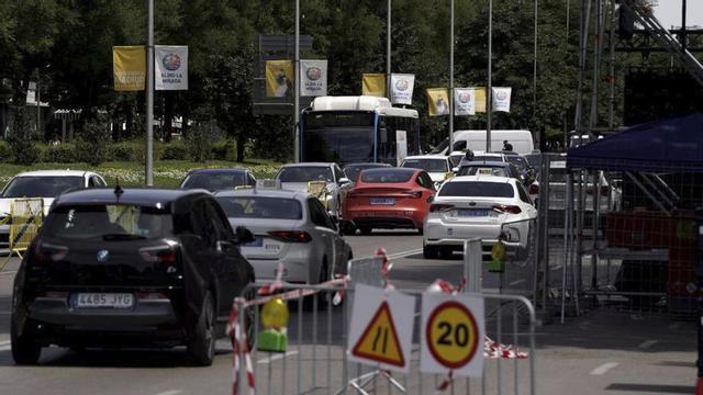 Els embussos de trànsit ahir a Madrid. | JOSÉ LUIS ROCA.