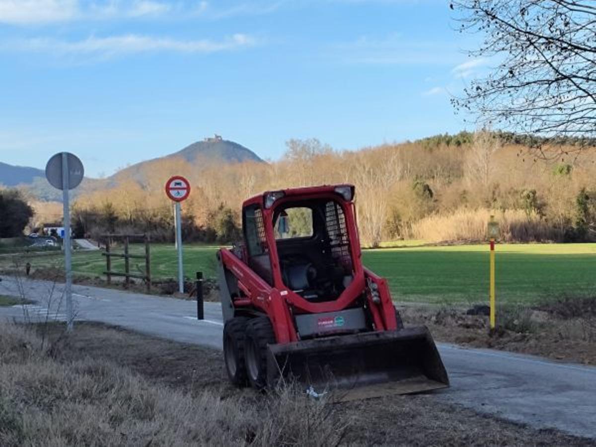 Comencen les obres per il·luminar el carril bici de l’estació de Breda