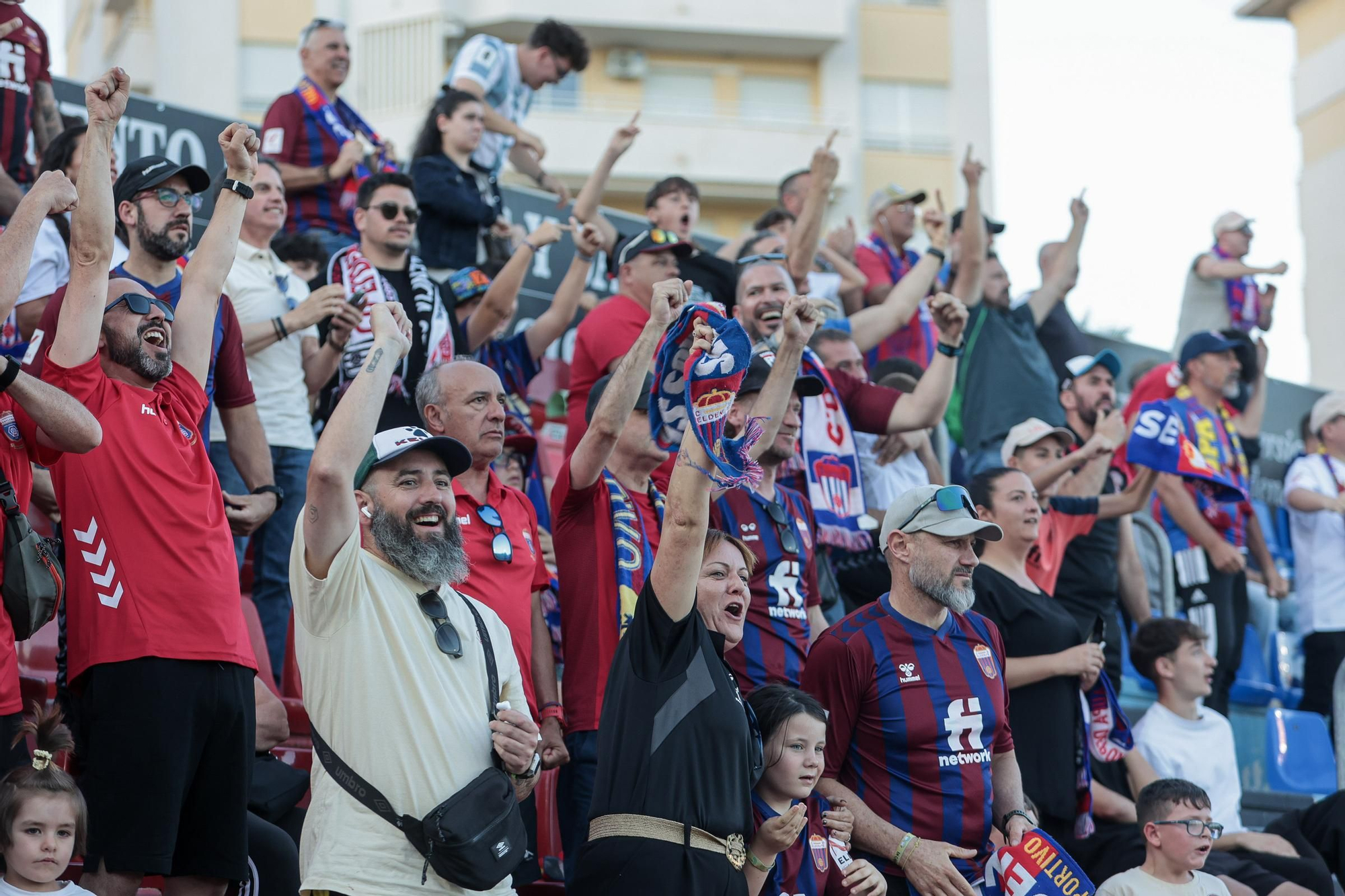 El Eldense desciende a Primera Federación tras el empate contra el Racing