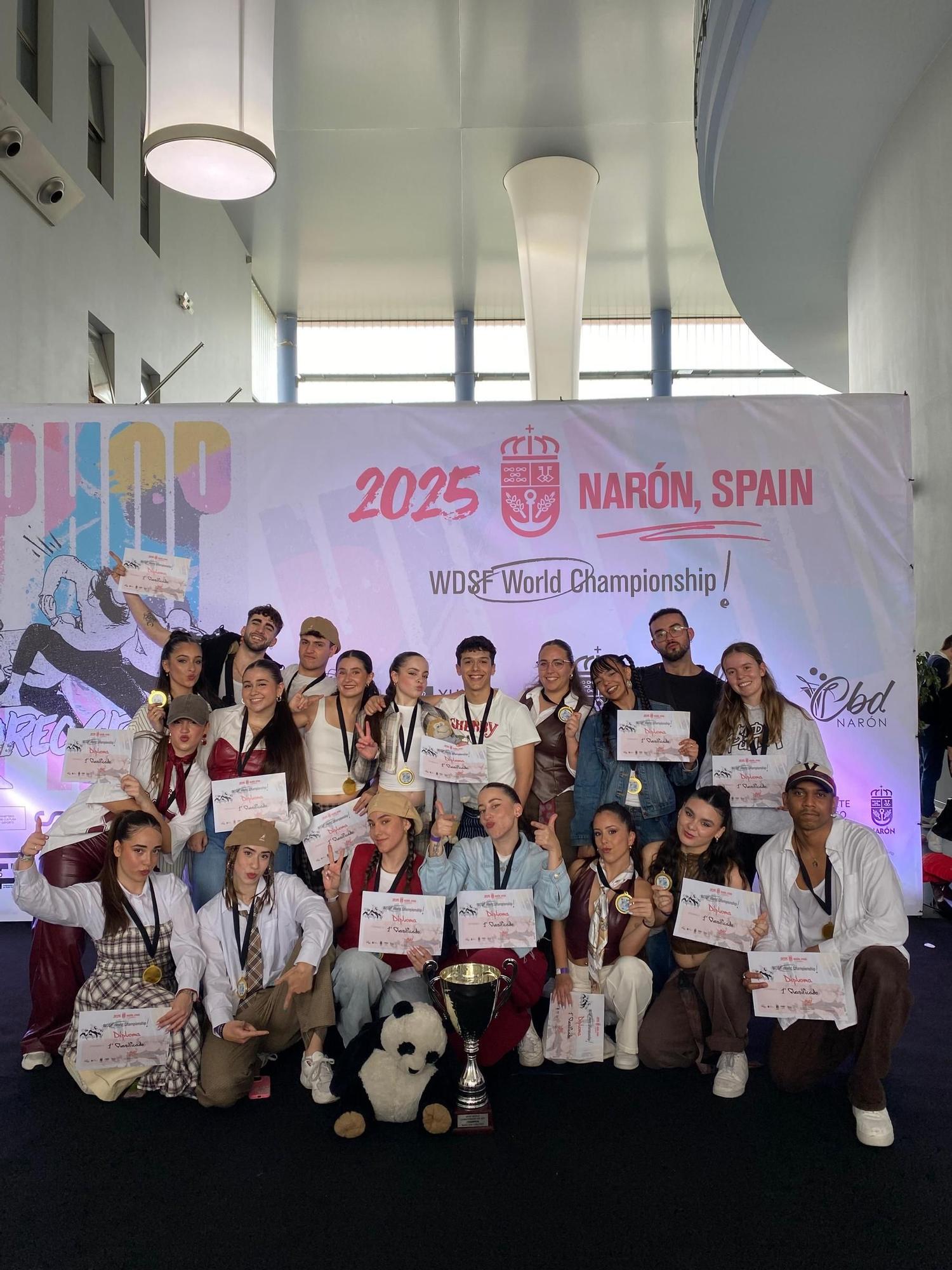 Los bailarines vigueses copan los podios del Mundial de hip-hop de Narón