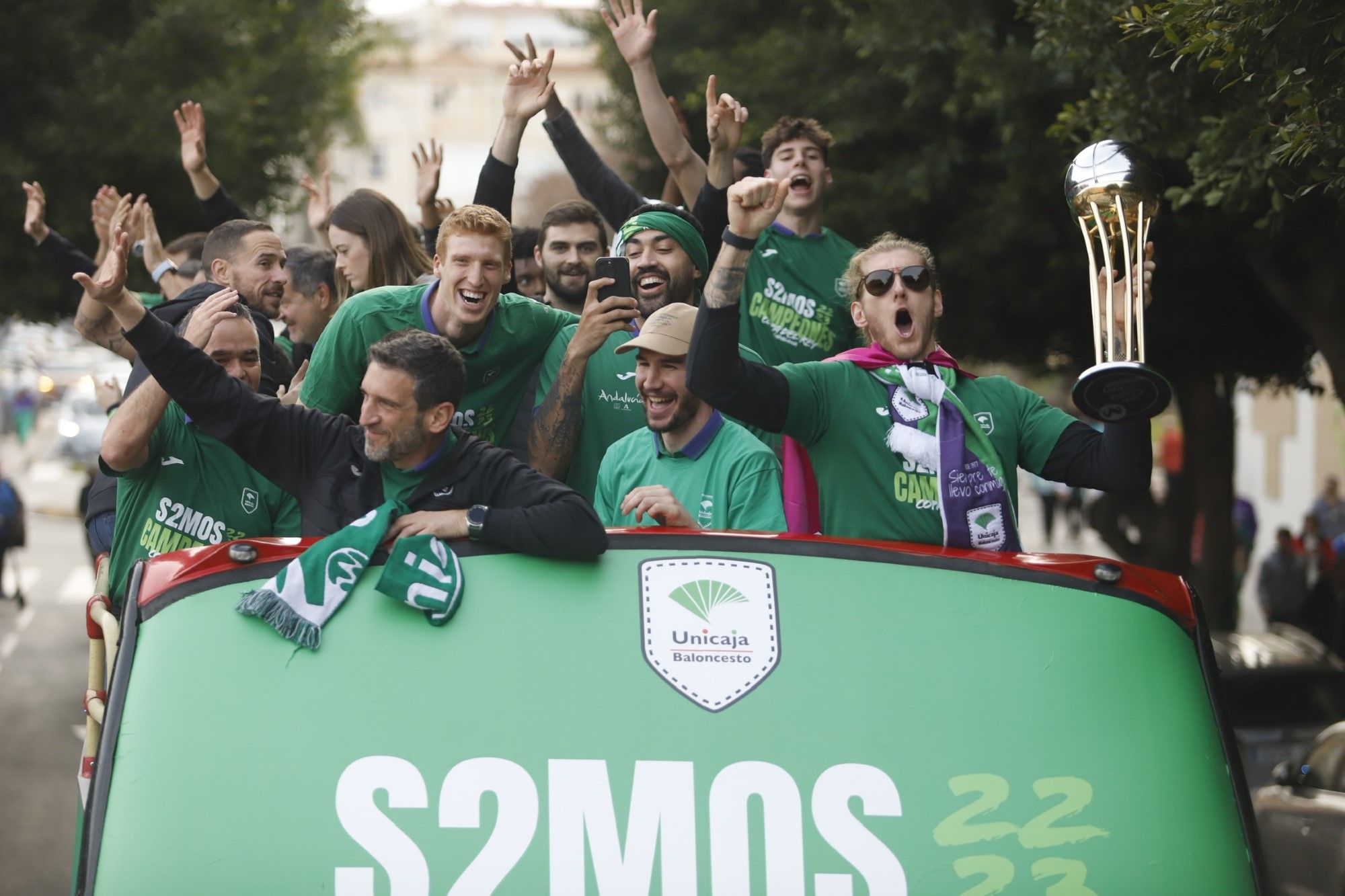 La fiesta del Unicaja, campeón de la Copa del Rey, por las calles de Málaga