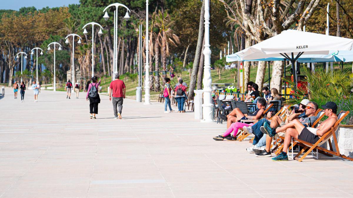 Chiringuito en el paseo de la playa de Samil.