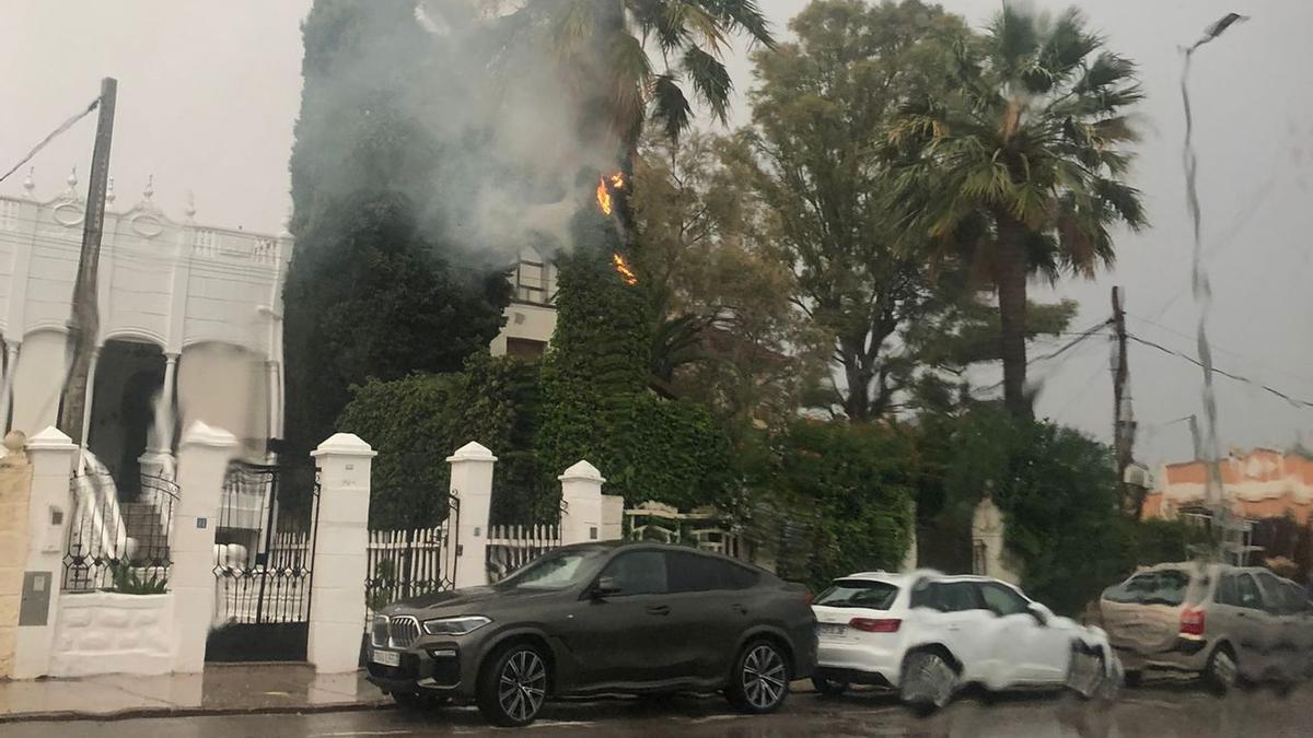 Incendio provocado por un rayo.