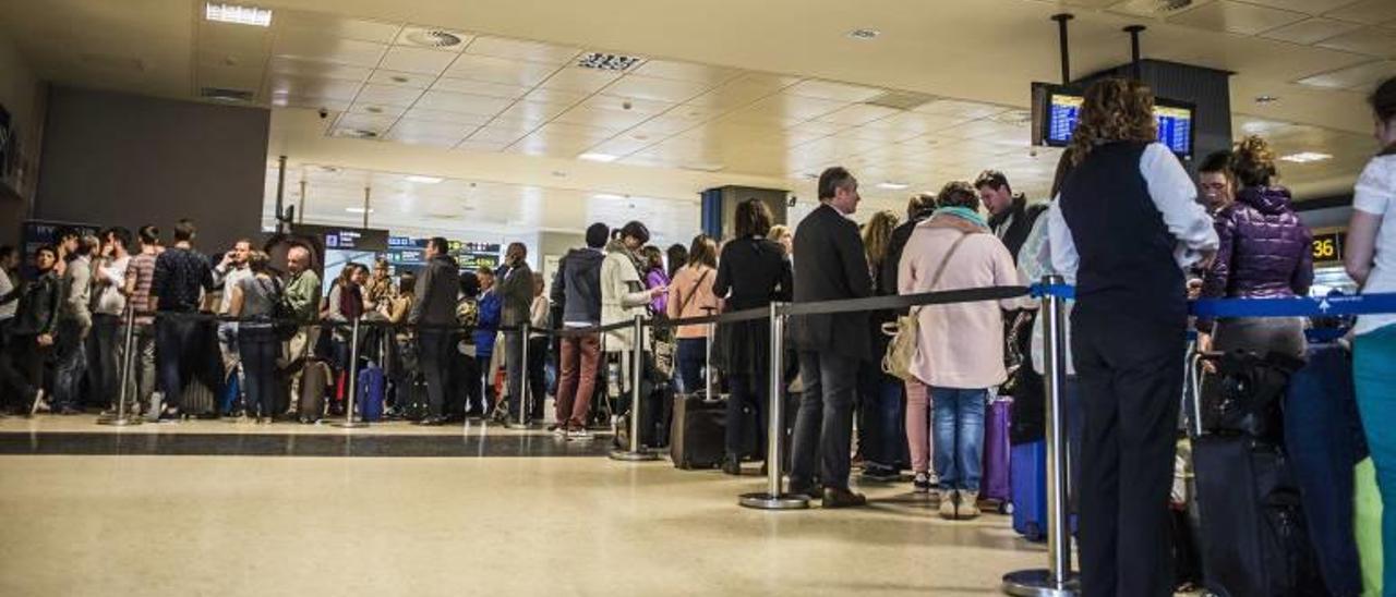 La huelga en Air Europa puede afectar a 12 vuelos al día en Manises en pleno verano
