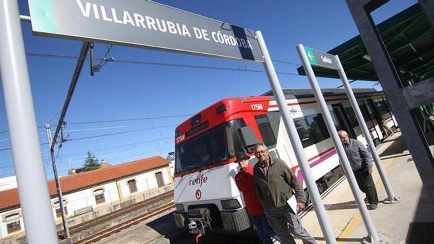 Foto de archivo de un cercanías en la estación de Villarrubia.