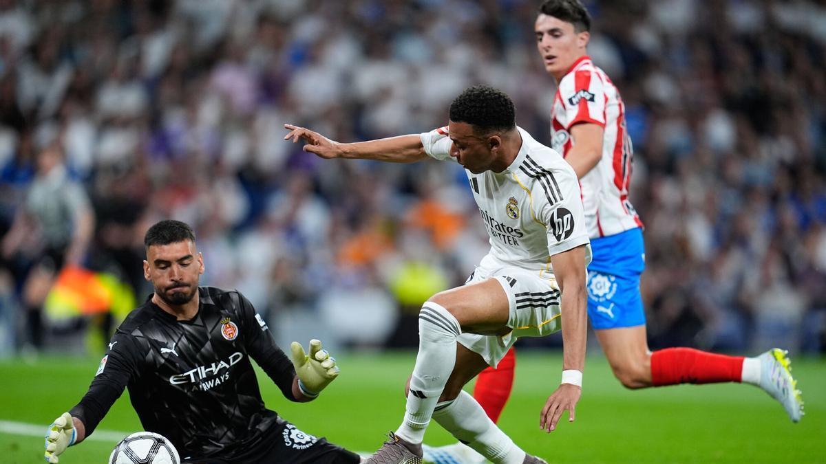Pitada descomunal del Bernabeu tras el Madrid 1-1 Girona. Pasaron de la cólera contra sus jugadores a la ira contra el árbitro