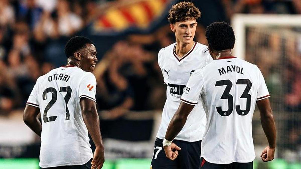 Óscar Sánchez vuelve del Valencia CF con Aimar Blázquez de la mano… y Javier Aguirre estará pendiente