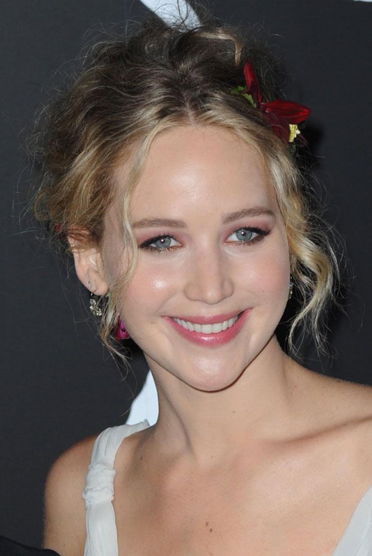 El maquillaje de Jennifer Lawrence con vestido de Dior Haute Couture en Nueva York