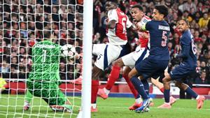 Resumen, goles y highlights del Arsenal 2 - 0 PSG de la jornada 2 de la Champions League