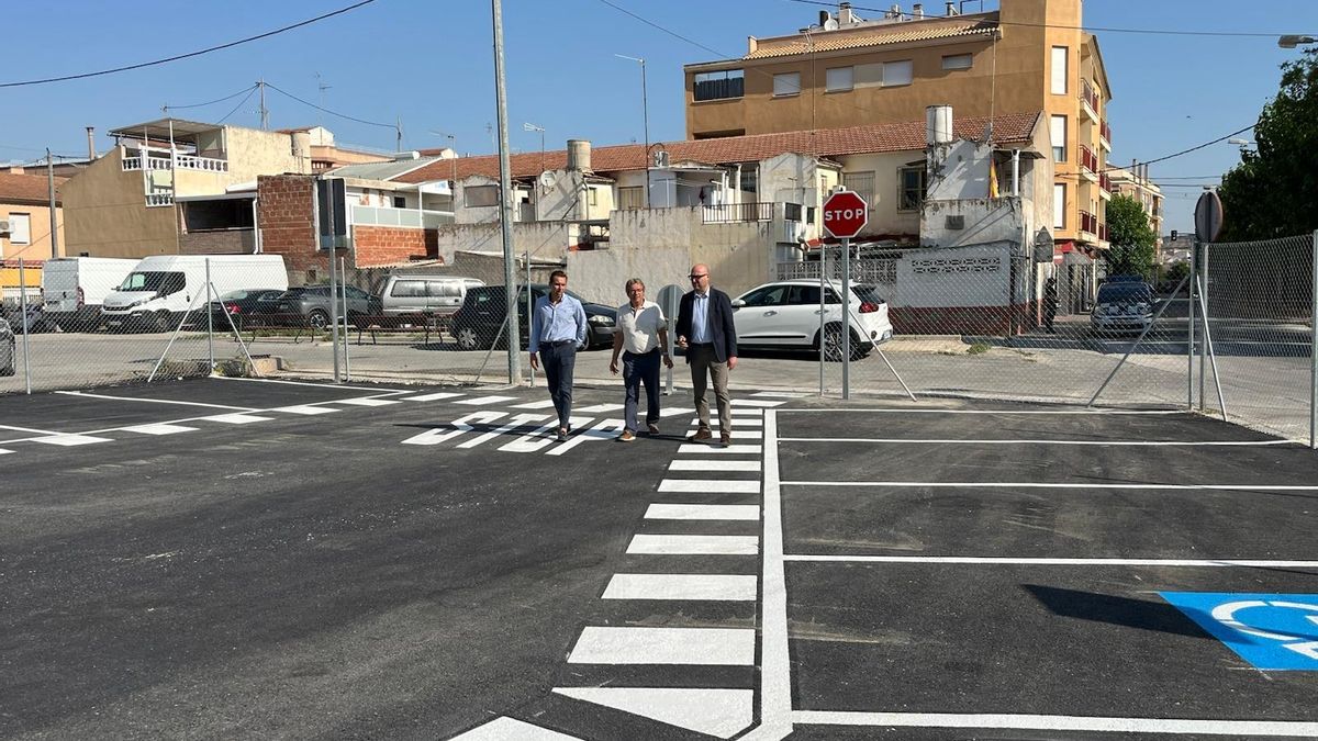 El edil, José Francisco Muñoz, en la inauguración del parking ayer.