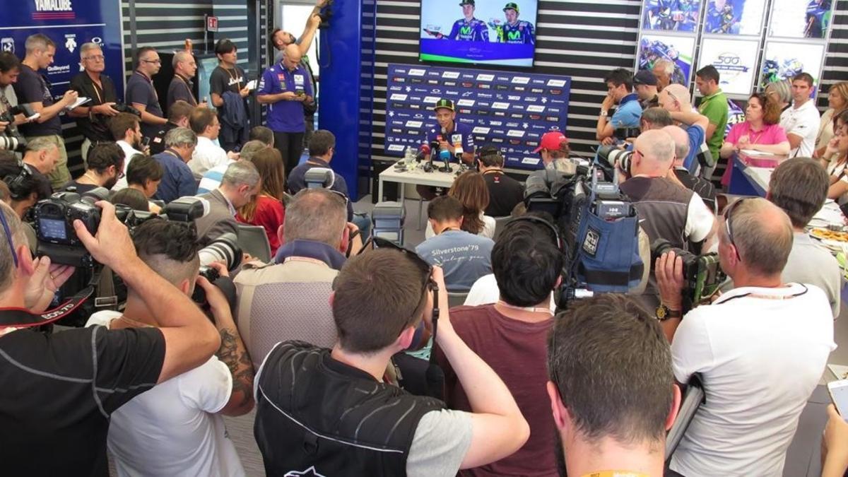 Valentino Rossi, en la multitudinaria conferencia de prensa de hoy en Mugello (Italia).