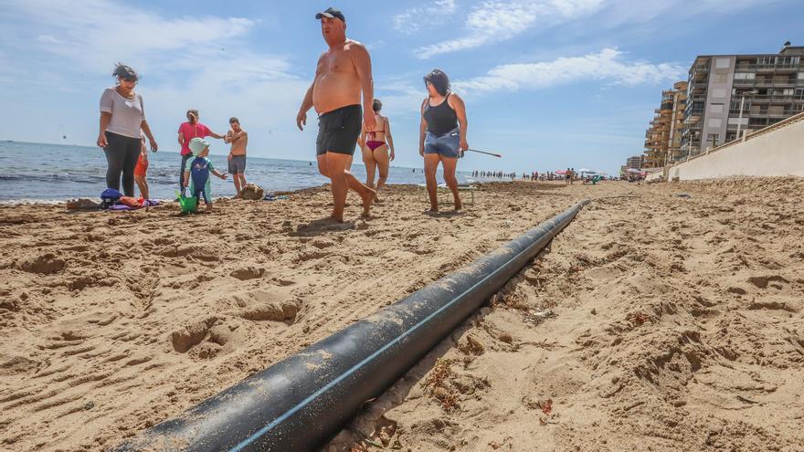 La playa de Los Arenales del Sol un paisaje de resignación