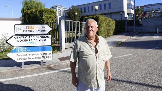 El presidente de los comuneros de Lavadores, José Antonio Domínguez, en las parcelas recuperadas. // R. Grobas