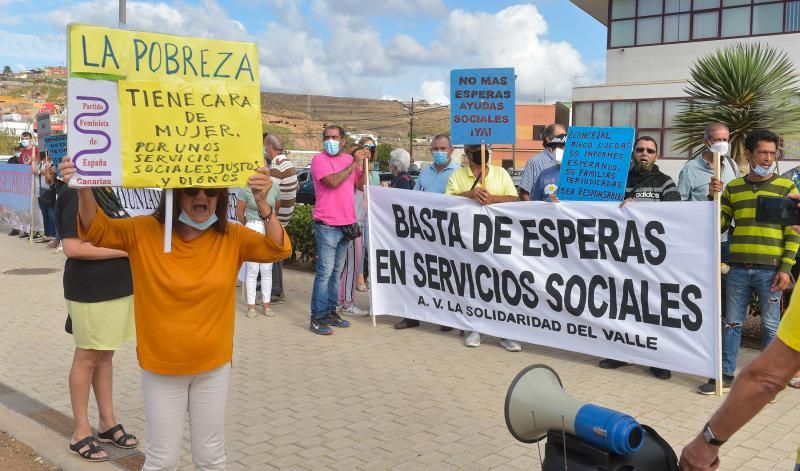 Manifestación ante el Ayto de Telde de colectivos vecinales de Jinámar