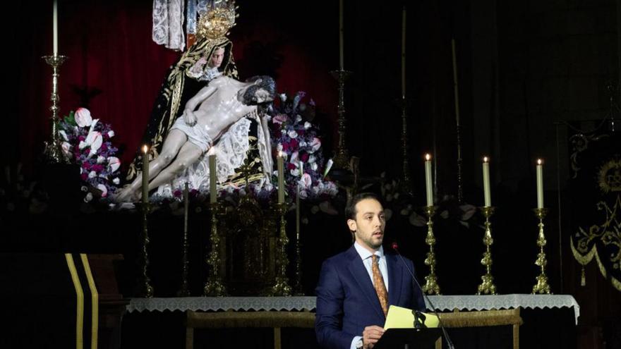 El pregonero de las Angustias durante su intervención.