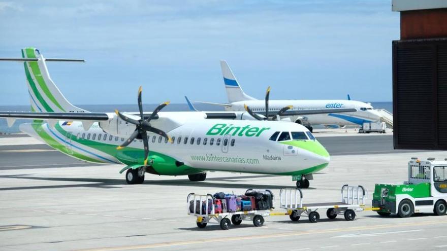 Avión de Binter en el aeropuerto César Manrique-Lanzarote procedente de Madeira.